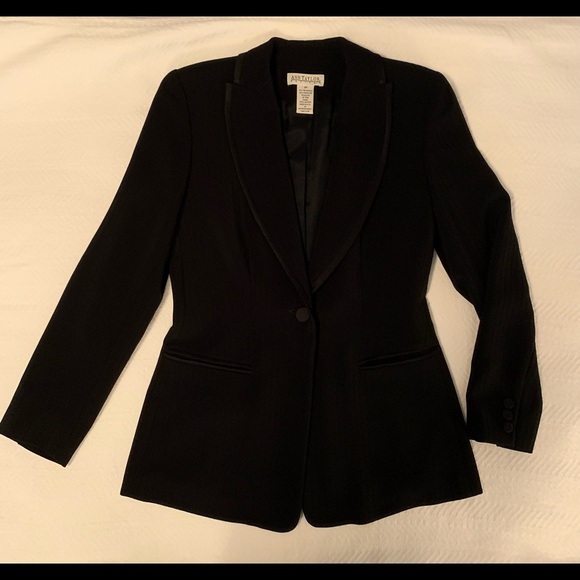 Ann Taylor black tuxedo style petit jacket - Picture 2 of 6